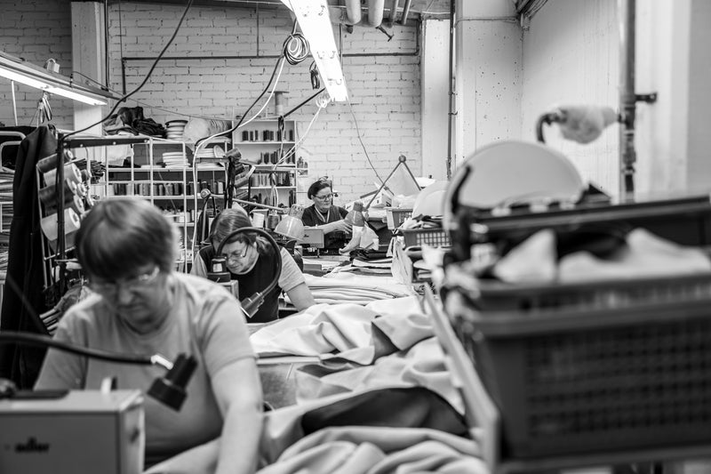 KÄSITYÖNÄ HOLLOLASTA