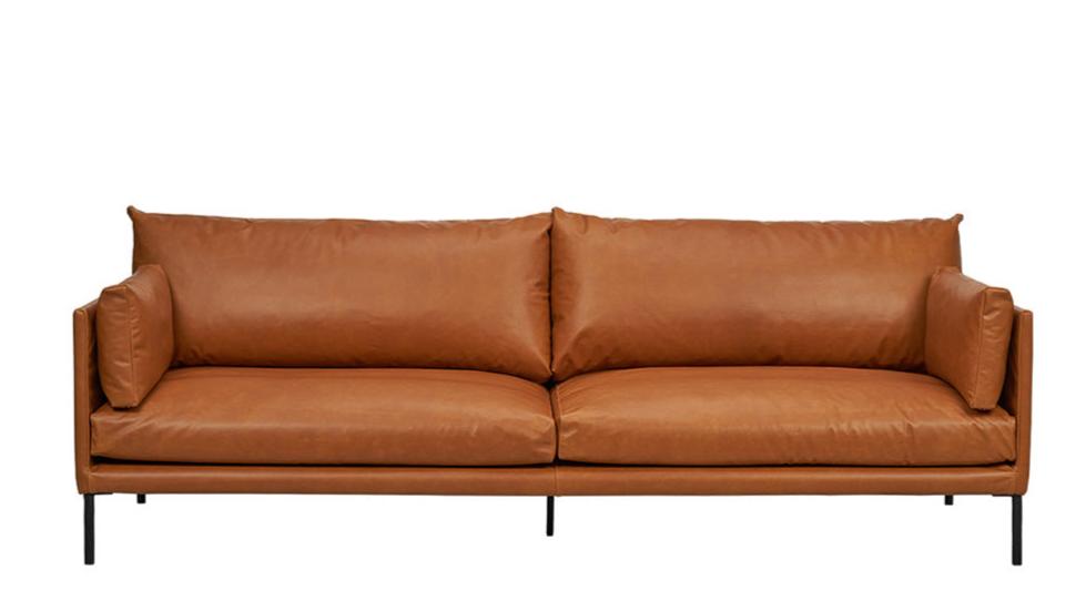 Bene Ht Collectionin skandinaavisen kevyt ja linjakas kolmenistuttava sohva 