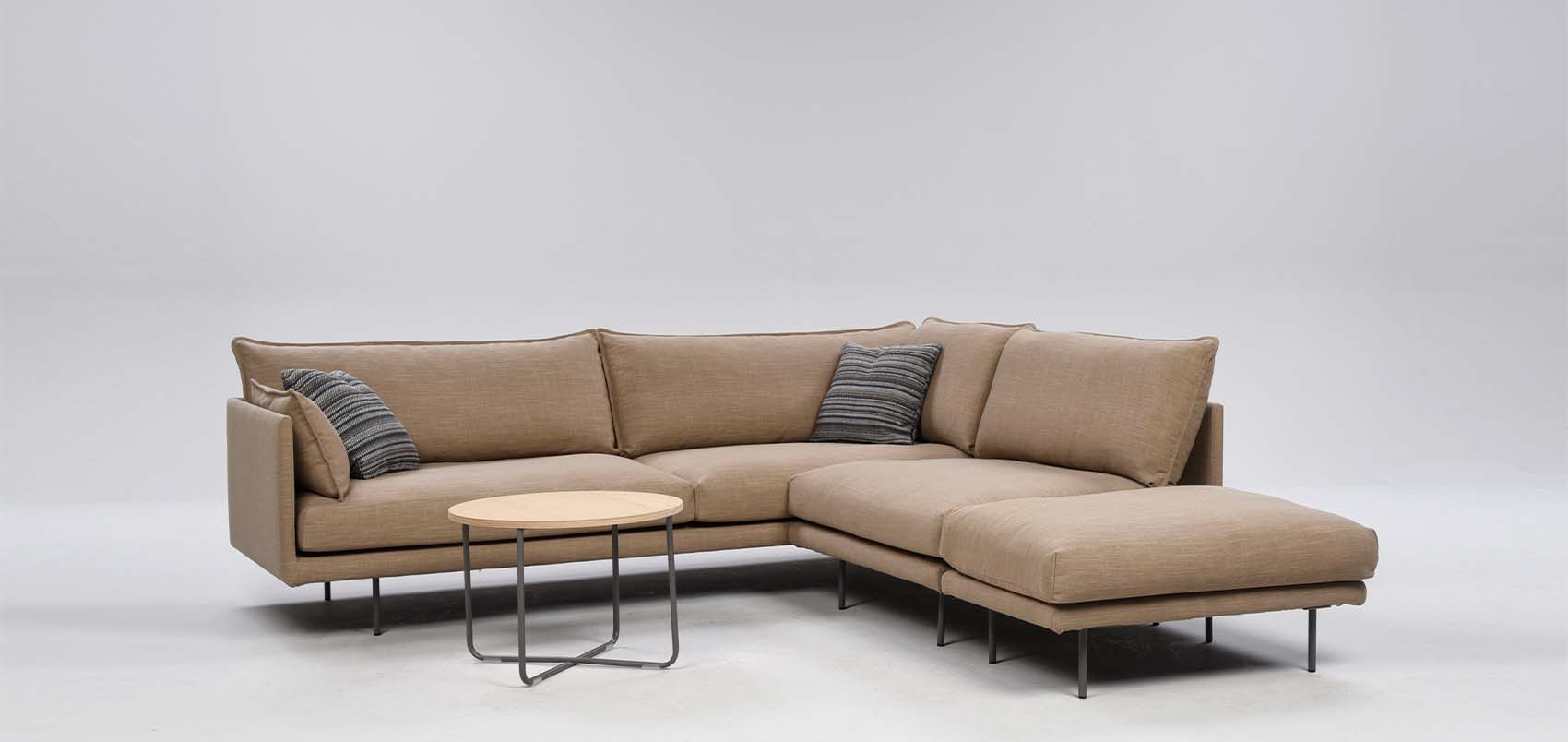 HT Collection - Air 238cm -sohva, välipala, ja rahi ja Air pyöreä sohvapöytä