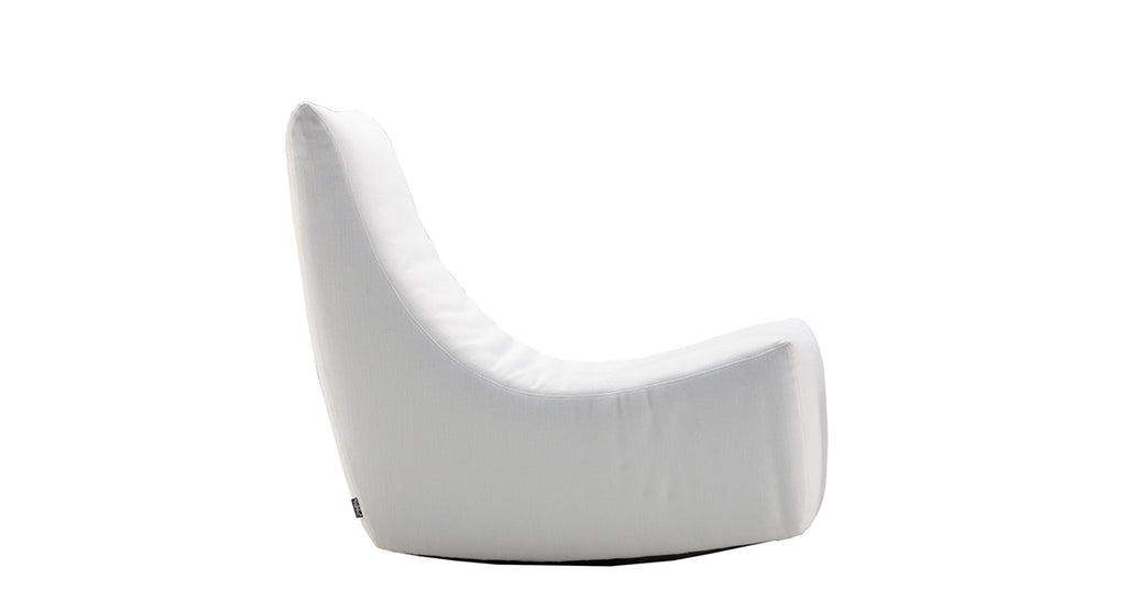 BALANS irtopäälliset. Kotimainen käsityönä valmistettu nojatuoli, jossa tamminen runko ja konepestävät kangaspäälliset