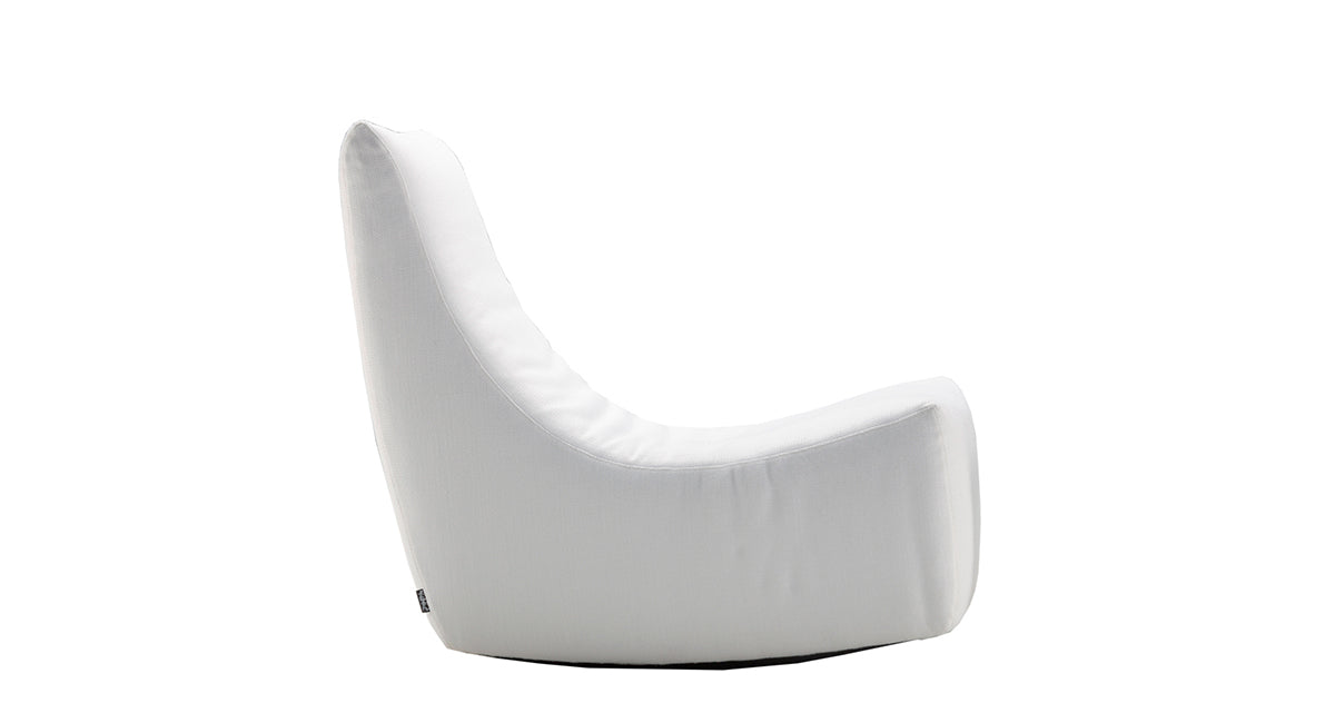 BALANS irtopäälliset. Kotimainen käsityönä valmistettu nojatuoli, jossa tamminen runko ja konepestävät kangaspäälliset