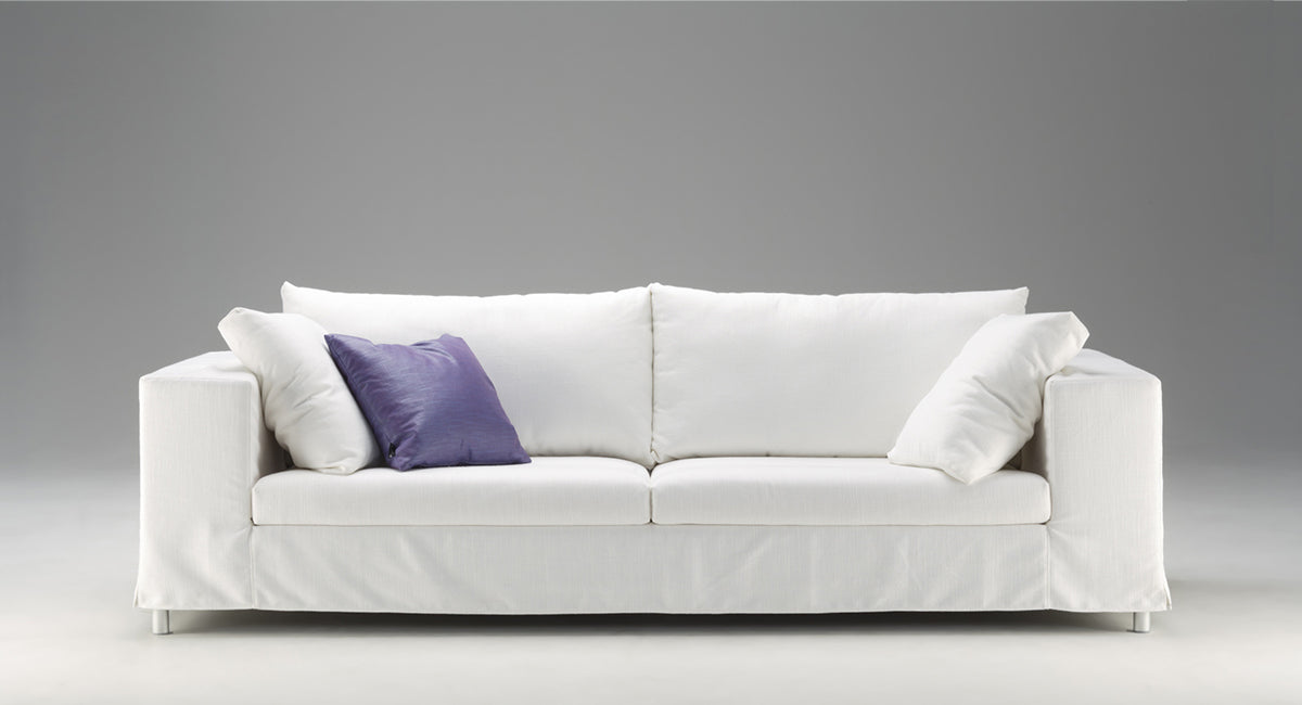 HT Collectionin Maxi-sohva valkoisella kangasverhoilulla