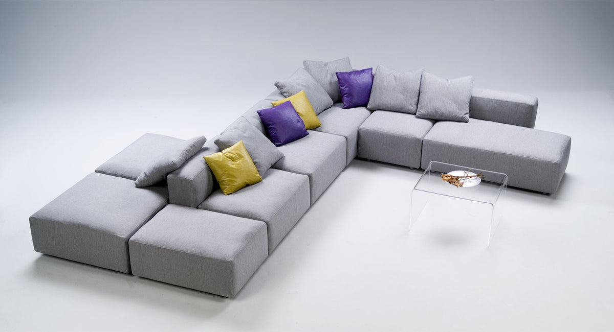 Mosaic-moduulisohvakokonaisuus harmaalla kangasverhoilulla